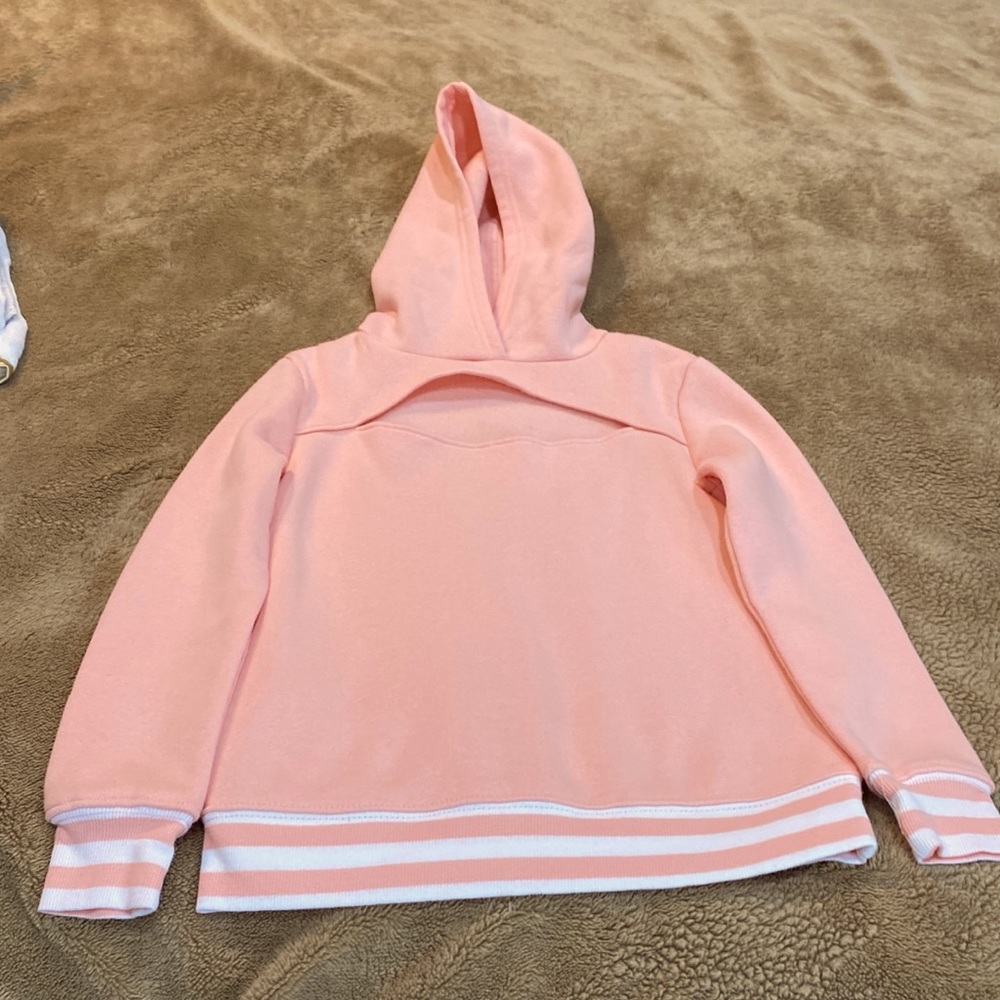 Macy’s brand new sweatshirt with keyhole design no tags